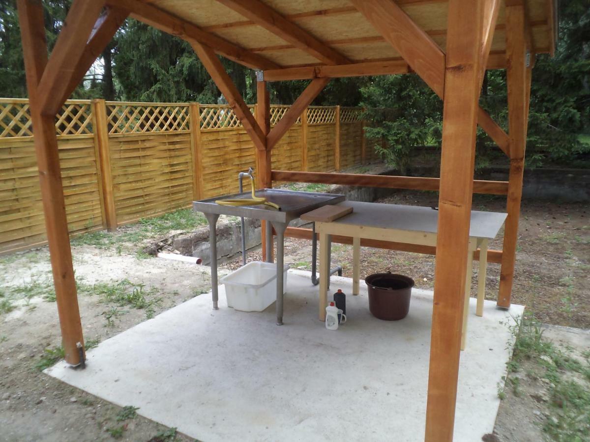 Akvarium Apartmanhazak Кестхей Экстерьер фото
